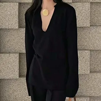 Новый удобный мягкий шерстяной черный свитер с V-образным вырезом Модный дизайнер Трикотажный топ с длинным рукавом Высококачественный элегантный свободный женский пуловер